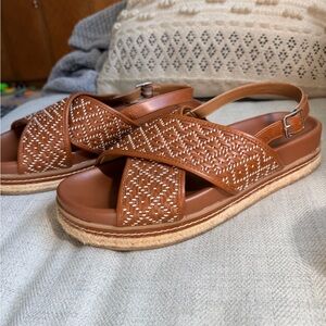 Universal Thread Elisa platform sandals